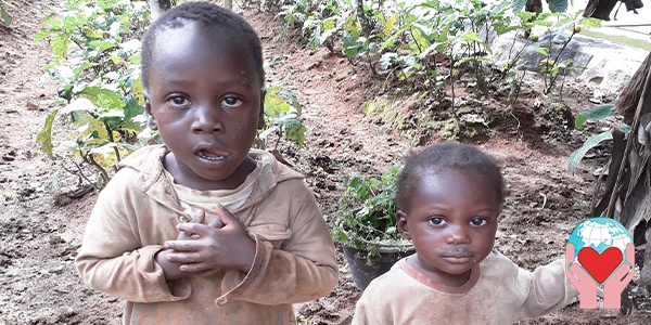 Bambini poveri Camerun 