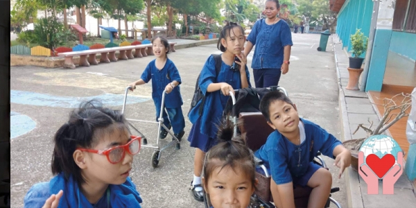 bambini disabili Thailandia