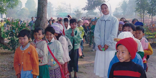 Bambini orfani Myanmar