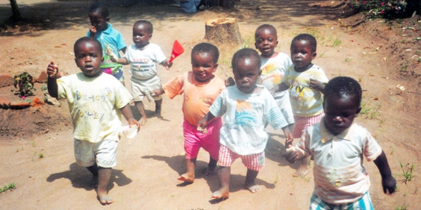 Bambini orfani in Malawi